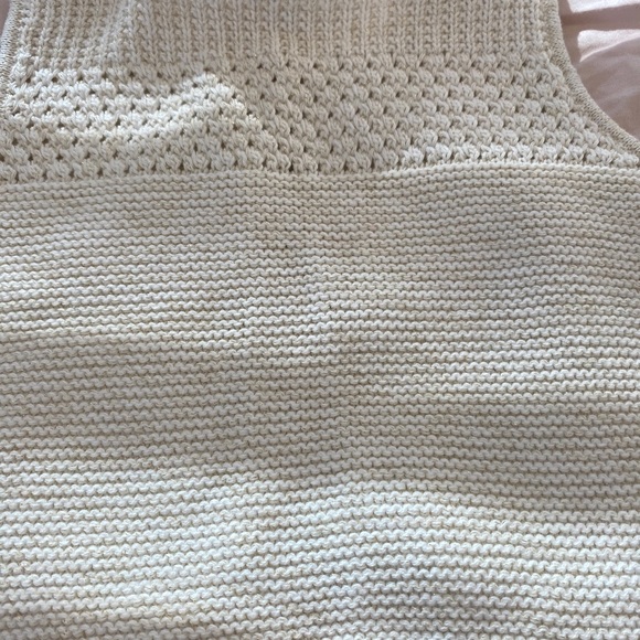 Cream knit with gold threads warm vest - Picture 4 of 4
